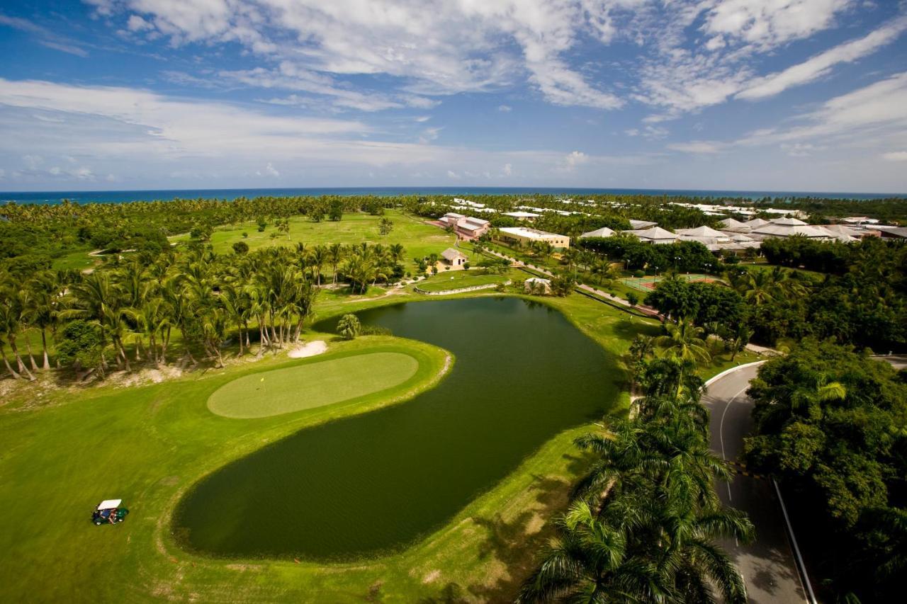 Catalonia Royal Bavaro (Adults Only) Punta Cana Bagian luar foto Golf course at Hard Rock Hotel