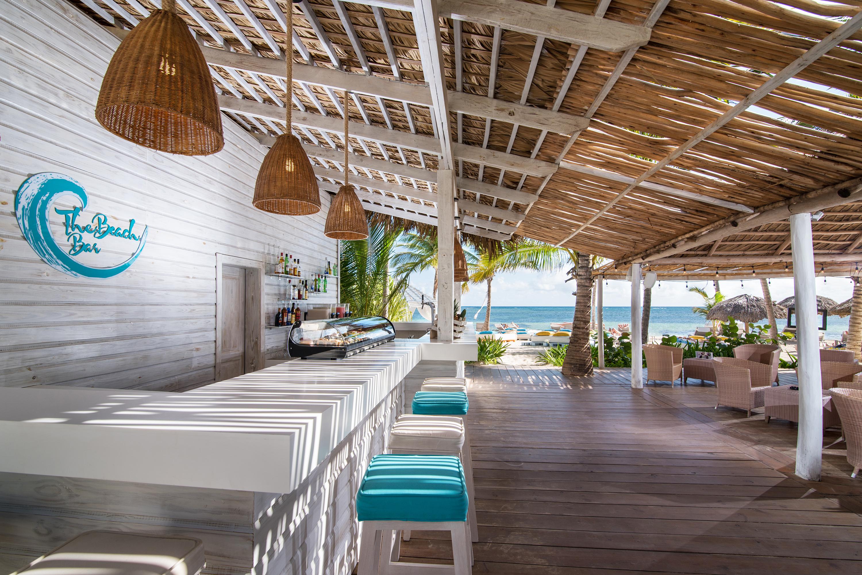 Catalonia Royal Bavaro (Adults Only) Punta Cana Bagian luar foto The Beach Bar