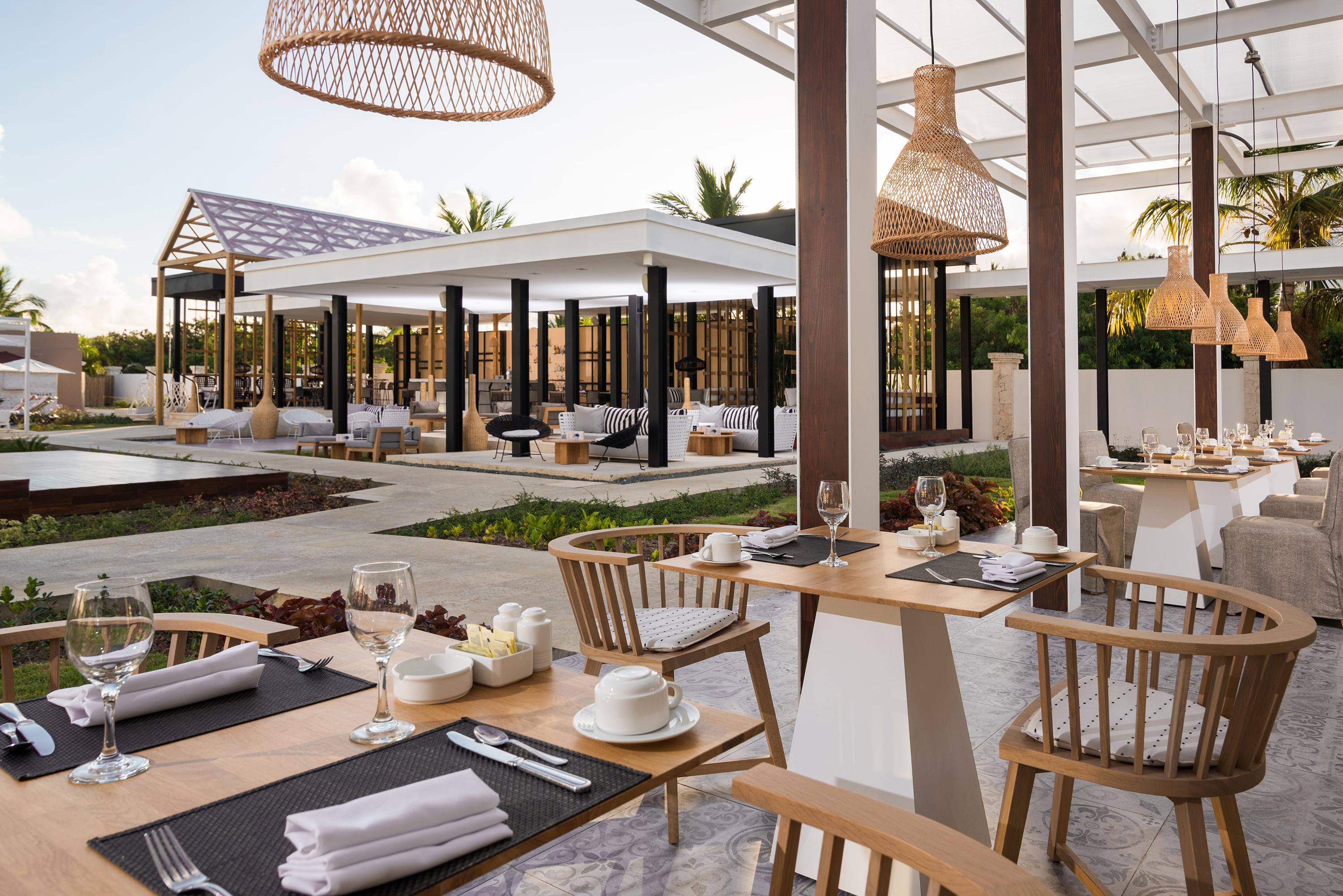 Catalonia Royal Bavaro (Adults Only) Punta Cana Bagian luar foto The Beach Club