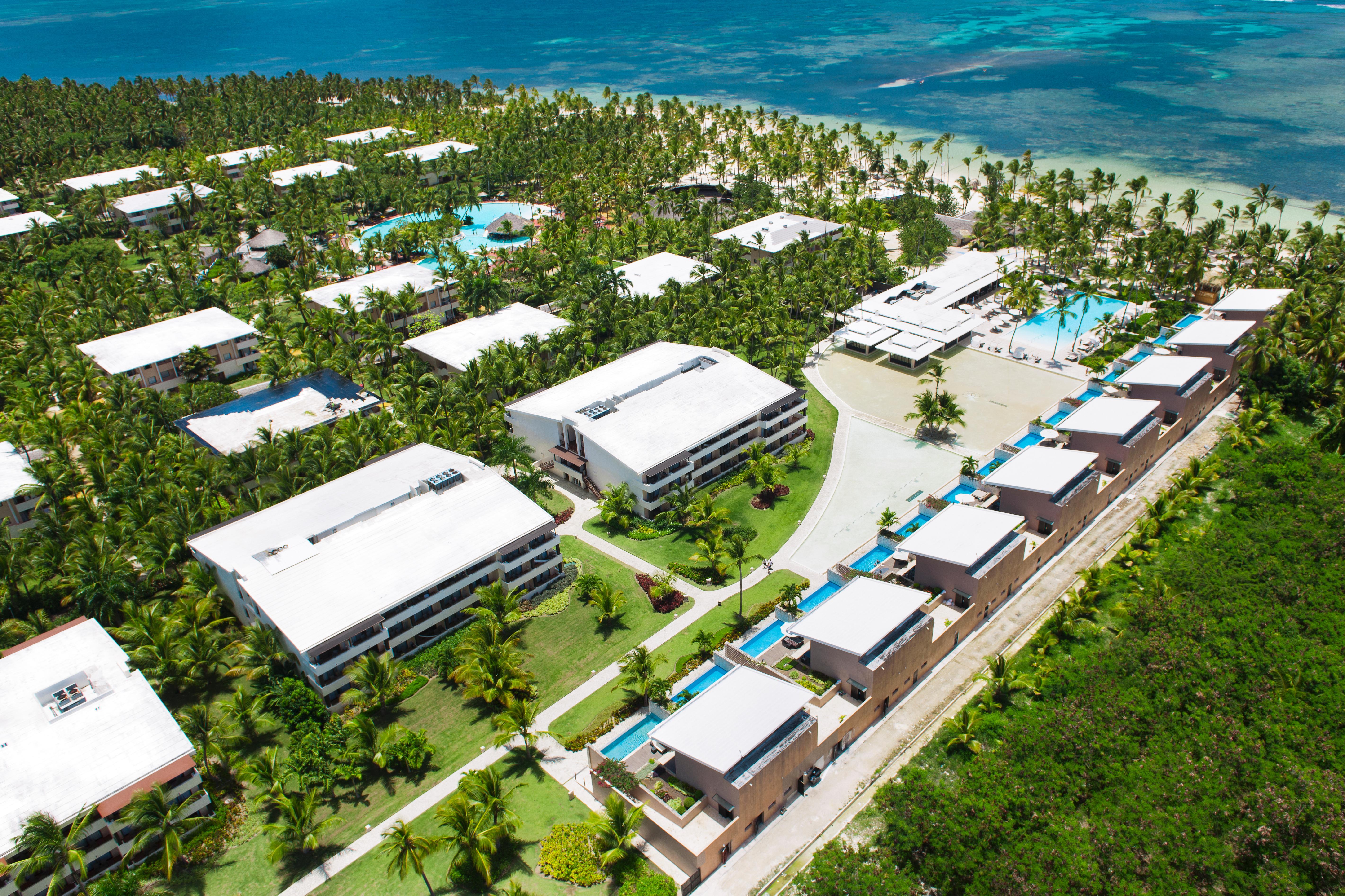Catalonia Royal Bavaro (Adults Only) Punta Cana Bagian luar foto Aerial view of the resort