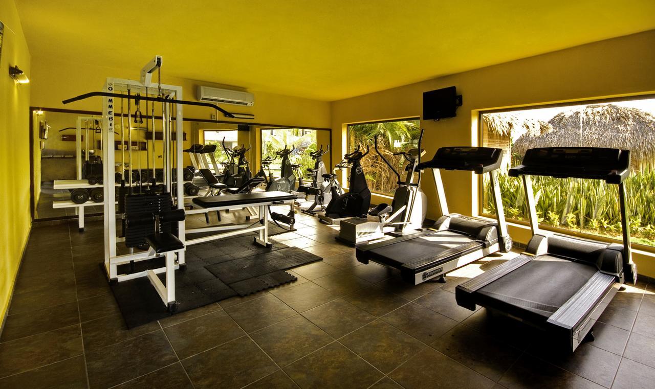 Catalonia Royal Bavaro (Adults Only) Punta Cana Bagian luar foto A gym in a hotel