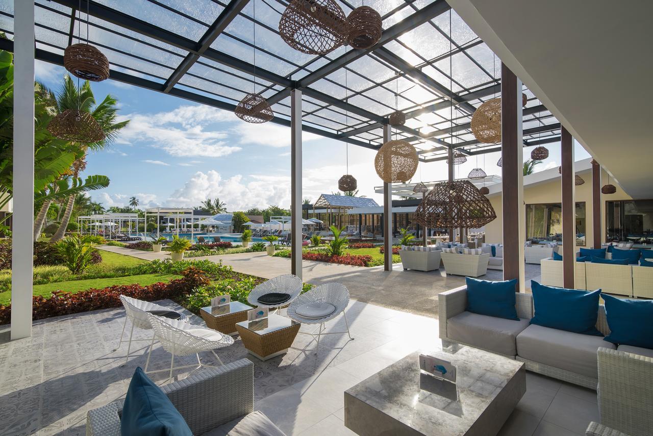 Catalonia Royal Bavaro (Adults Only) Punta Cana Bagian luar foto The lobby at the Hard Rock Hotel Vallarta