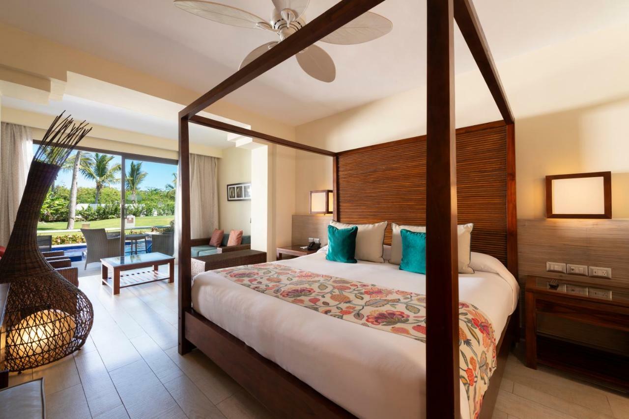 Catalonia Royal Bavaro (Adults Only) Punta Cana Bagian luar foto Junior Suite swim-out