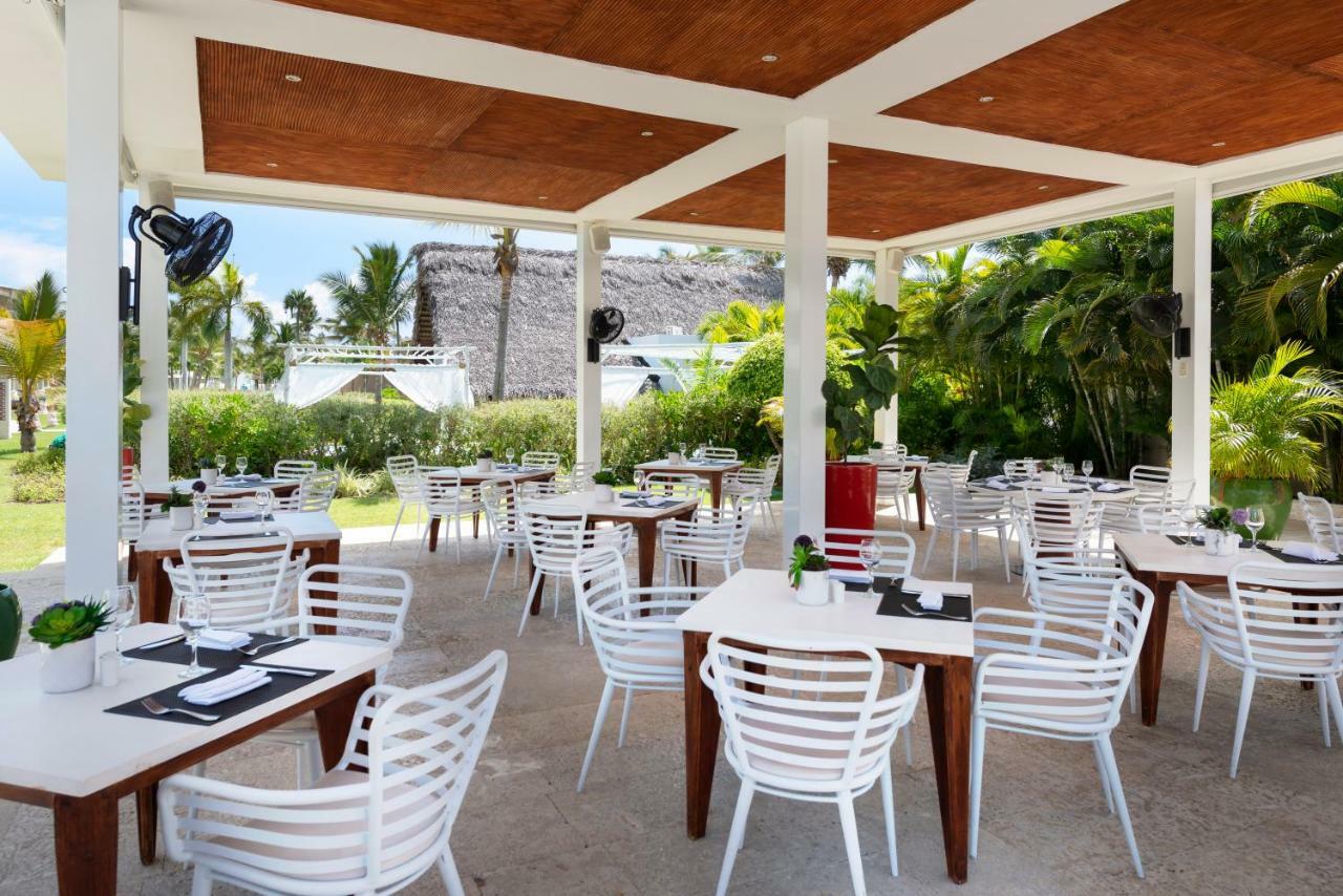 Catalonia Royal Bavaro (Adults Only) Punta Cana Bagian luar foto The restaurant at the resort