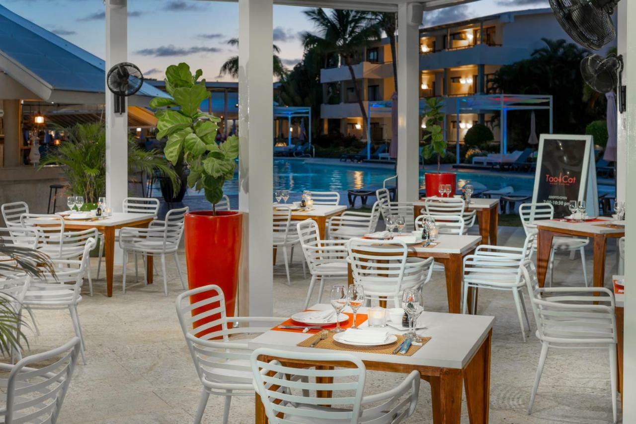 Catalonia Royal Bavaro (Adults Only) Punta Cana Bagian luar foto The Deck at Island Shores